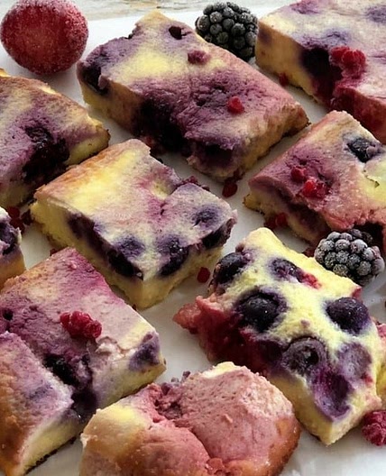 Keto Crustless Mixed Berry Cheesecake Squares