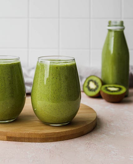 Healthy Kiwi Smoothie With Greek Yogurt