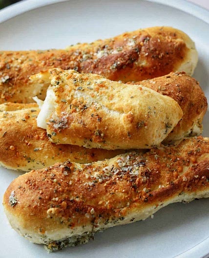 Cheesy Garlic Crescent Rolls