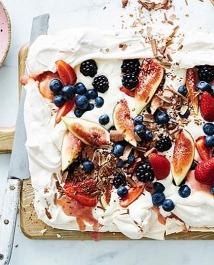 Slab-lova with Strawberry Curd Recipe