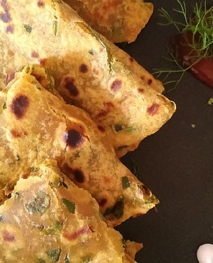 गुजराती मेथी थेपला (Gujarati Methi Thepla recipe in Hindi)