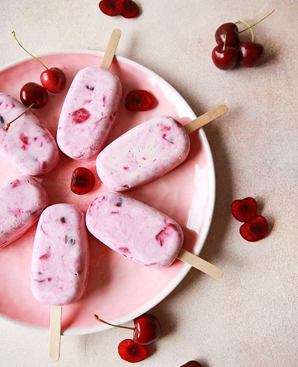 Homemade cherry cheesecake popsicles