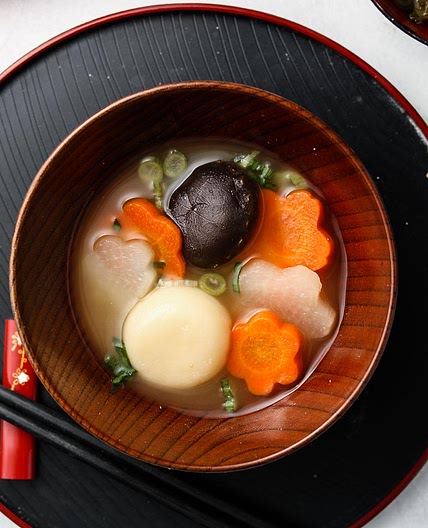Ozoni お雑煮 (Japanese New Year Mochi Soup)