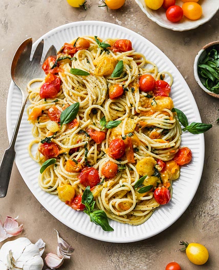 Summer Fresh Cherry Tomato Pasta Sauce (4-Ingredients!)
