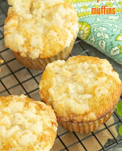 Streusel Topped Peach Cobbler Muffins