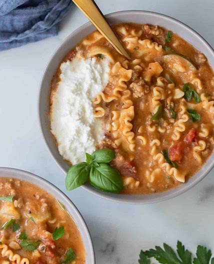 Creamy Lasagna Soup (Veggie Packed!)