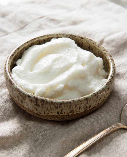 Traditional Toum (Lebanese Garlic Sauce)