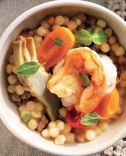 Fregola con gamberi, carciofi e pomodorini