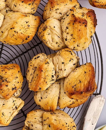 Shortcut Garlic Herb Pull-Apart Rolls