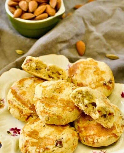 Khalifa Nan Khatai (Pakistani Cardamom Shortbread Cookies)