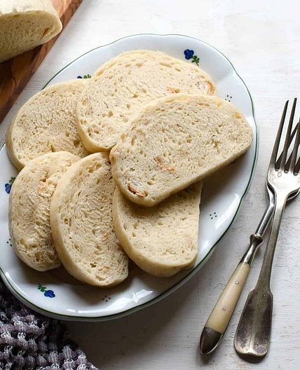 Houskové knedlíky – Czech Bread Dumplings