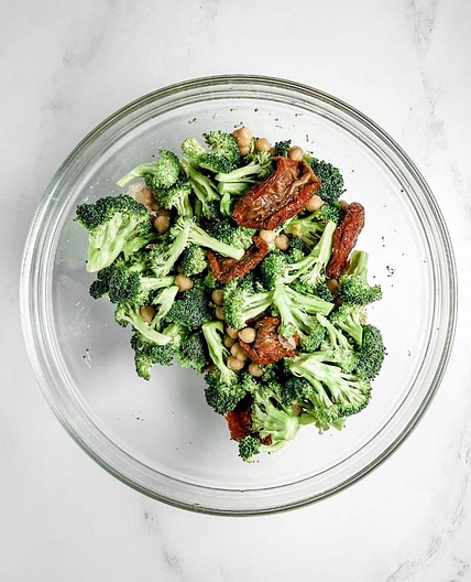 Easy Sheet Pan Chicken with Broccoli and Chickpeas