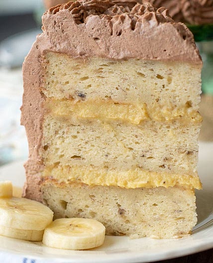 Fluffy Banana Cake with Banana Filling