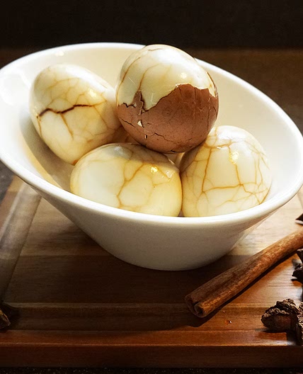 Marbled dinosaur eggs