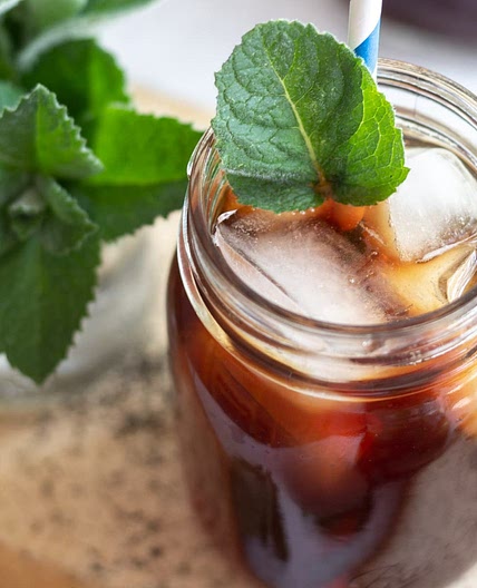 Fresh Spearmint Iced Tea