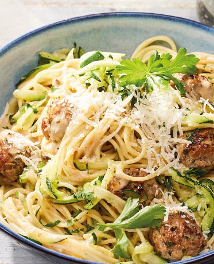 Pasta mit Kalbsfleischbällchen und Zucchini
