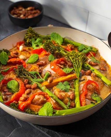 Satay chicken tray bake