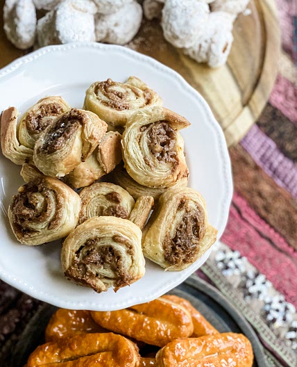 Vegan Persian Cinnamon Roll
