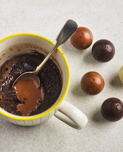Melt-in-the-middle mug cake