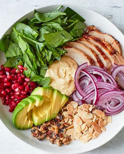 Quick chicken hummus bowl