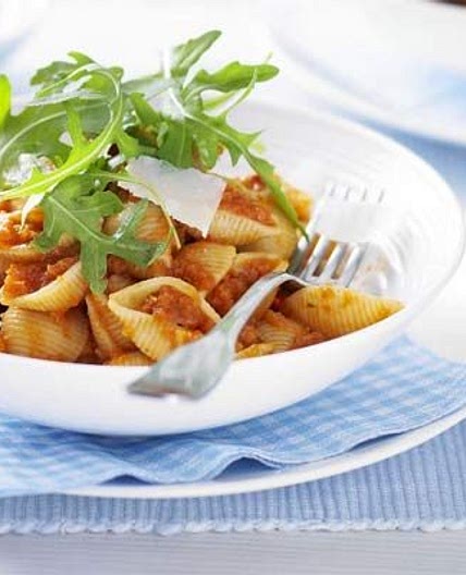 Pasta with tomato & hidden veg sauce