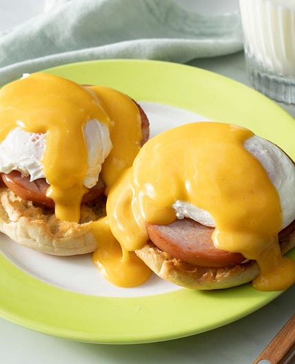 Quick and Easy Hollandaise Sauce in the Microwave