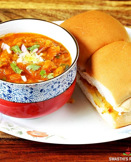 Pav Bhaji Recipe (Mumbai Street Style)