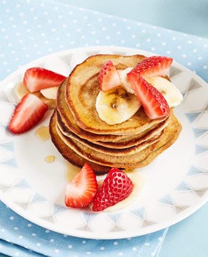 Three-minute blender banana pancakes