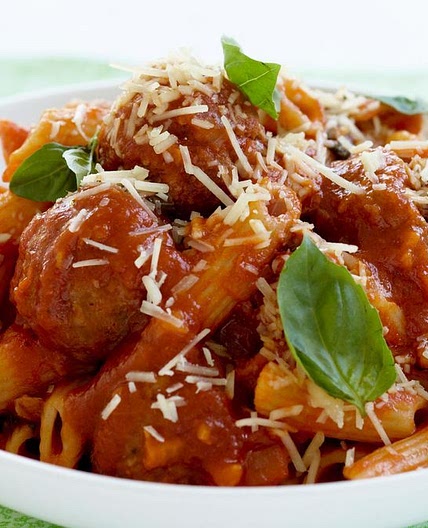 Meatballs in tomato and basil sauce