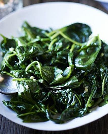 Wilted spinach with nutmeg & garlic
