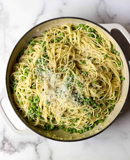 Simple Spaghetti with Garlic, Peas & Parmesan