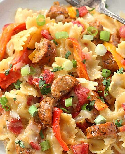 One Pot Cheesy Sausage and Peppers Pasta