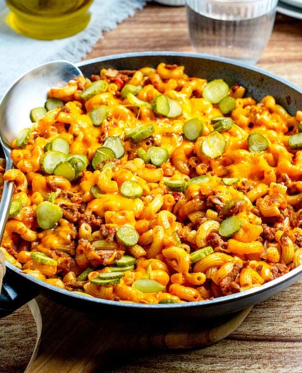 Zum Sattessen: Cheeseburger-Pfanne für die Familie