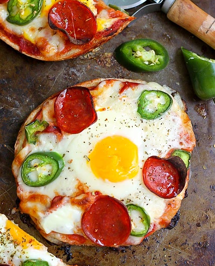 Breakfast Pizza Bagels