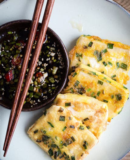 Pan-fried Tofu with Egg and Chive
