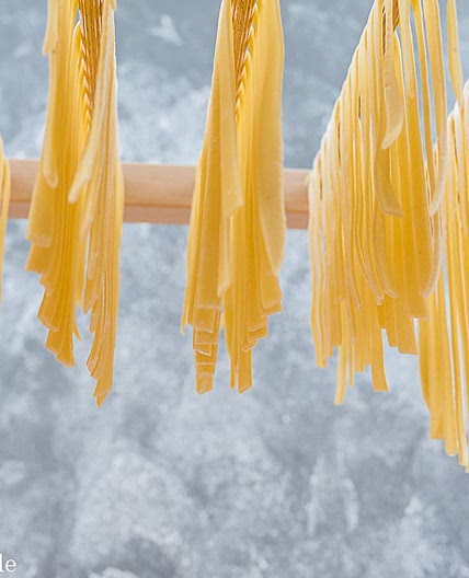 Tagliatelle selbst machen - mit der Nudelmaschine