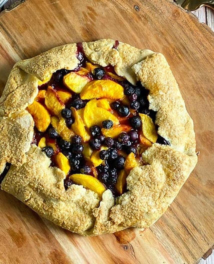 Low FODMAP Peach Blueberry Crostata