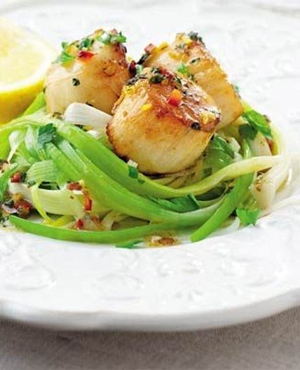 Seared scallops with leeks & lemon chilli butter