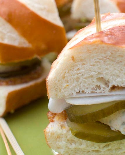 Kleine Weißwurst-Burger