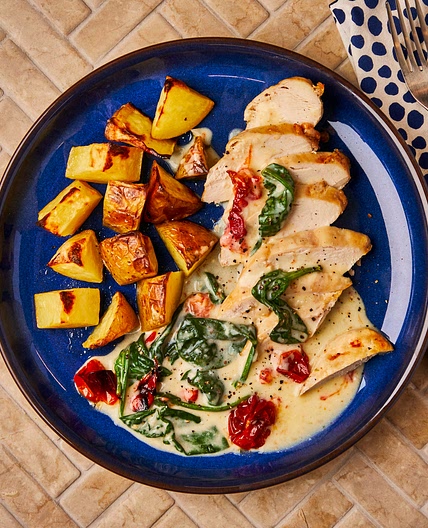 Creamy Spinach & Tomato Chicken With Crispy Potatoes