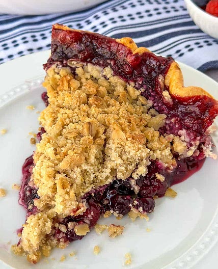 Mixed Berry Pie with Oatmeal Crumb Topping