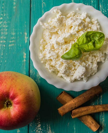 Apple, Cottage Cheese, and Cinnamon Snack