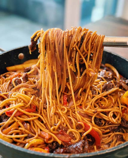 Black Pepper Beef Noodle Stir-fry