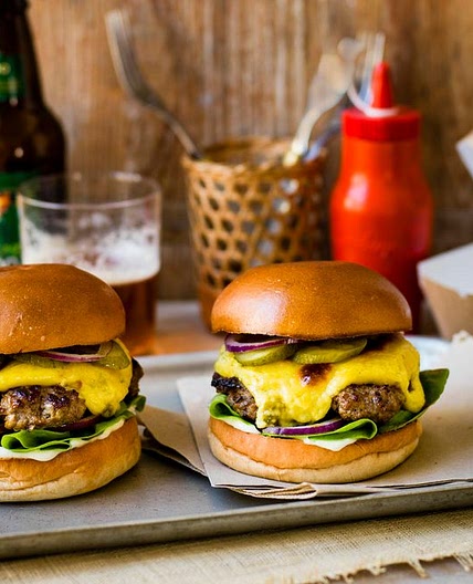 Smashed burgers with jalapeño rarebit
