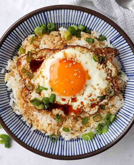 10-min. Easy Korean Egg Rice (Gyeran Bap)