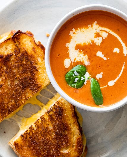 Easy tomato soup with grilled cheese
