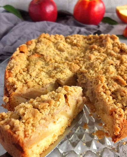 Easy German Apple Streusel Cake (Apfelstreuselkuchen)