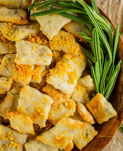 Homemade Parmesan Rosemary Crackers