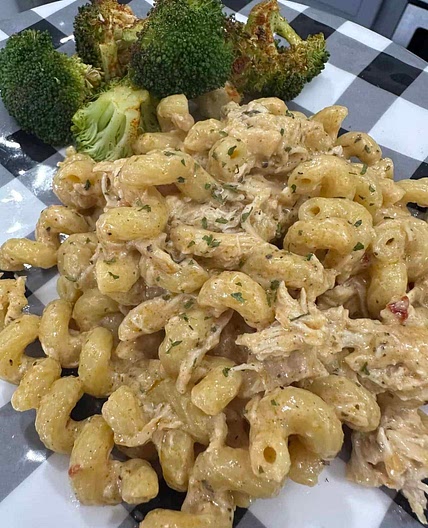Crockpot Garlic Parmesan Chicken Pasta