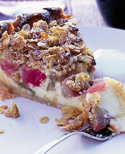 Rhubarb & custard pie with butter crumble